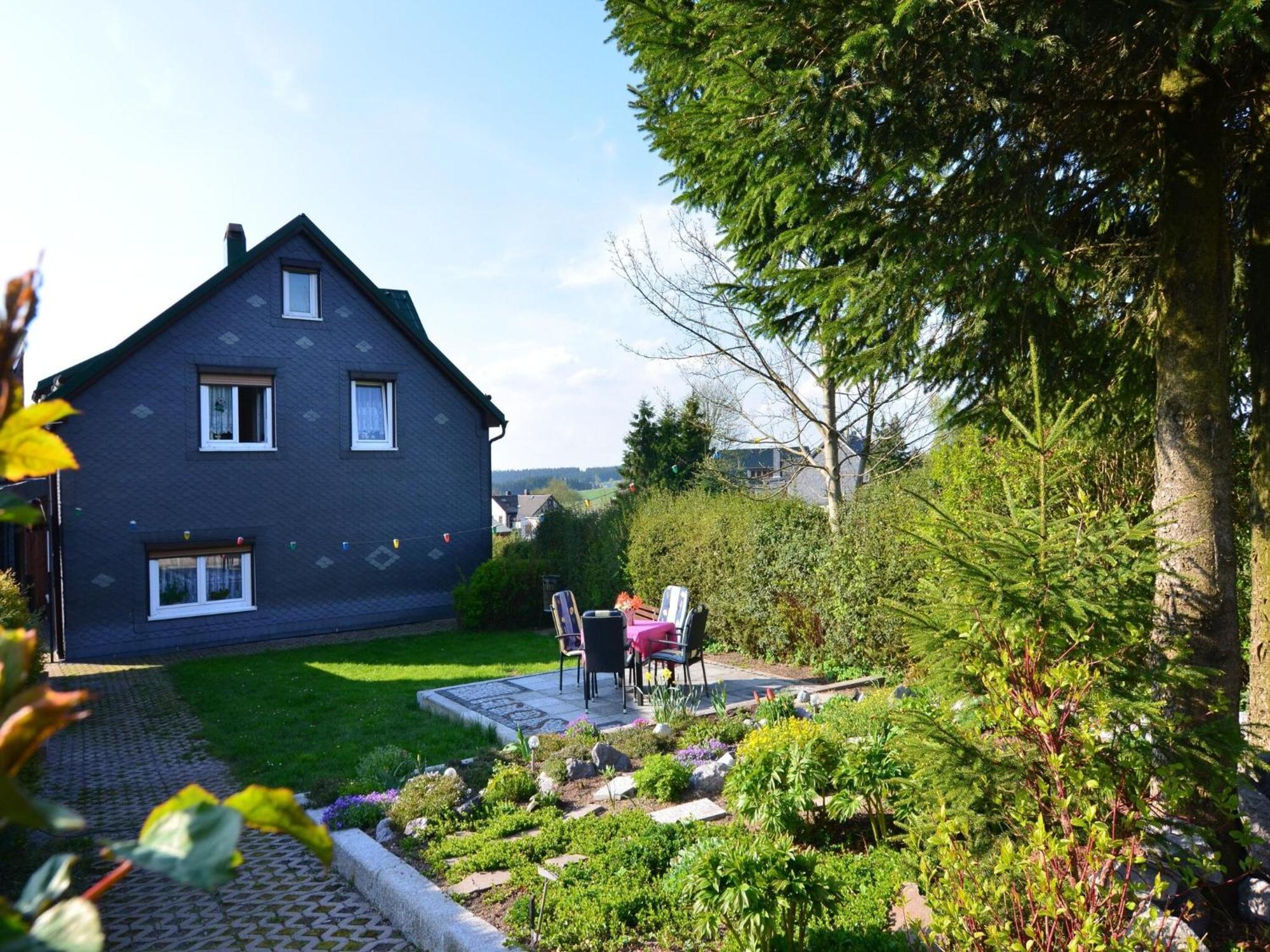 Holiday Home In Neustadt Am Rennsteig With Pond Buitenkant foto