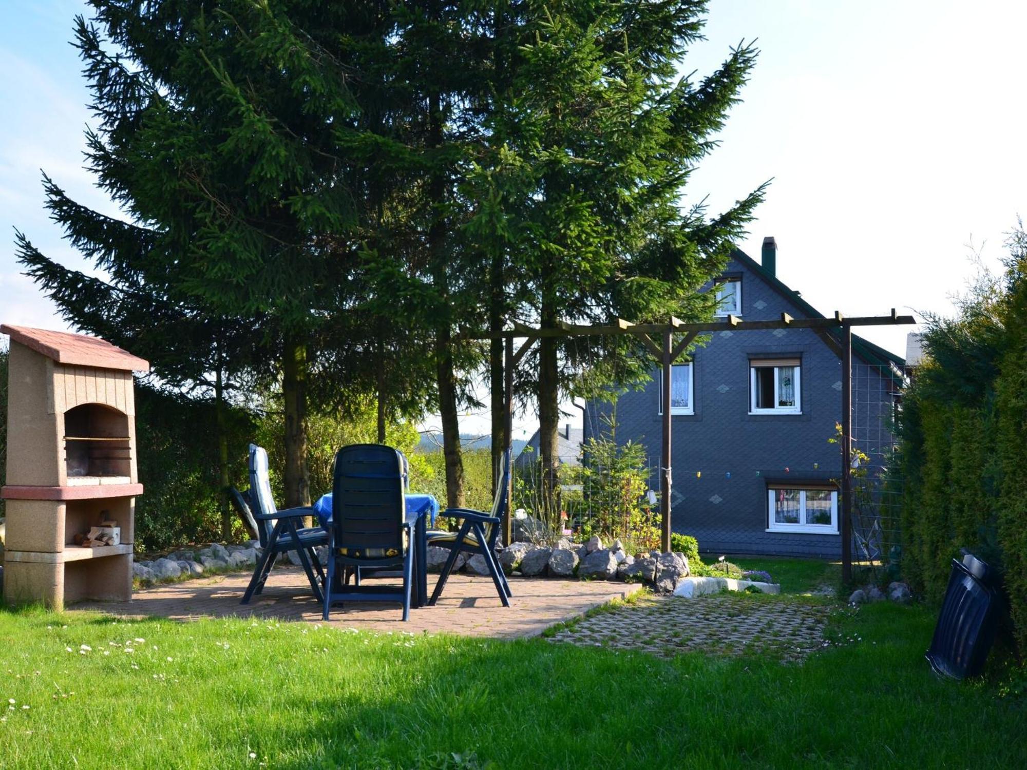 Holiday Home In Neustadt Am Rennsteig With Pond Buitenkant foto